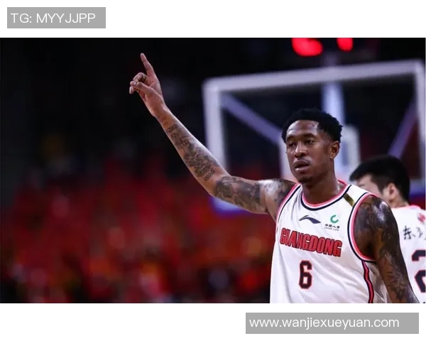 马尚布鲁克斯：从篮球场上的闪耀星辰到生活中的坚韧奋斗者